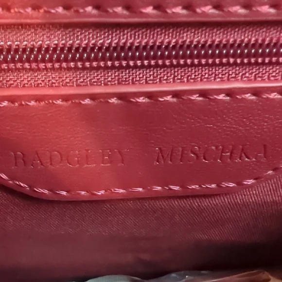 Elegant Burgundy Quilted Handbag - Picture 7 of 7